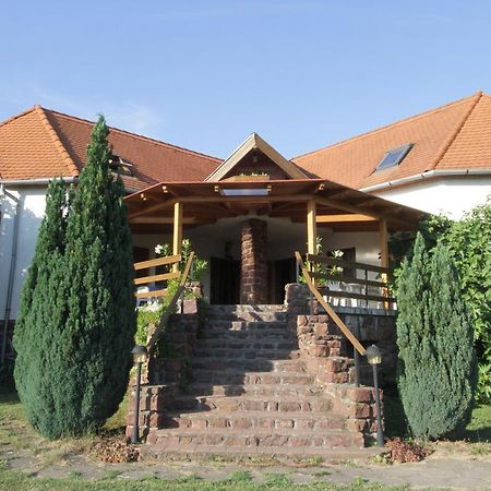Voeroesko Apartmanhaz Révfülöp エクステリア 写真