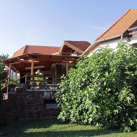 Voeroesko Apartmanhaz Révfülöp エクステリア 写真