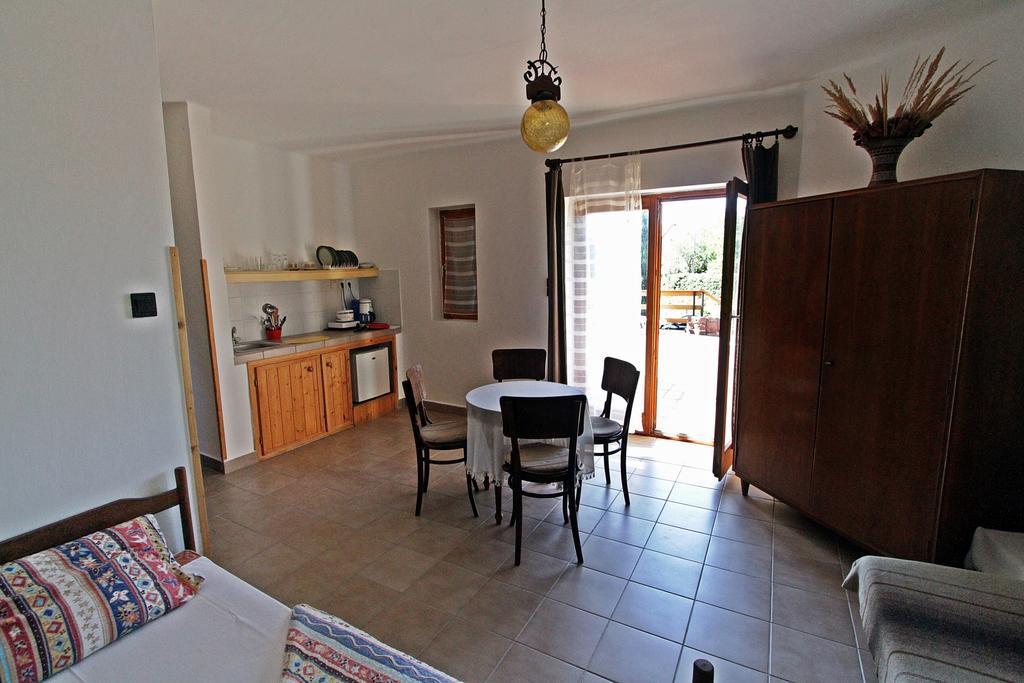 Voeroesko Apartmanhaz Révfülöp 部屋 写真