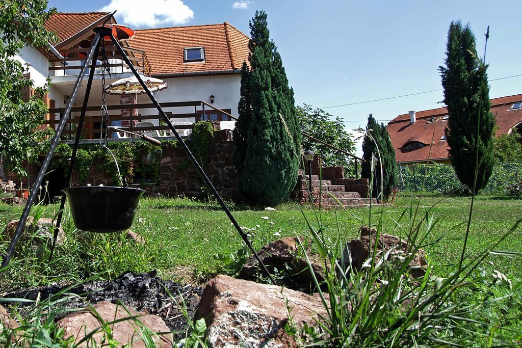 Voeroesko Apartmanhaz Révfülöp エクステリア 写真