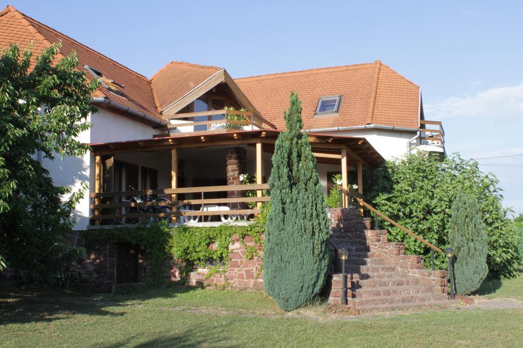 Voeroesko Apartmanhaz Révfülöp エクステリア 写真